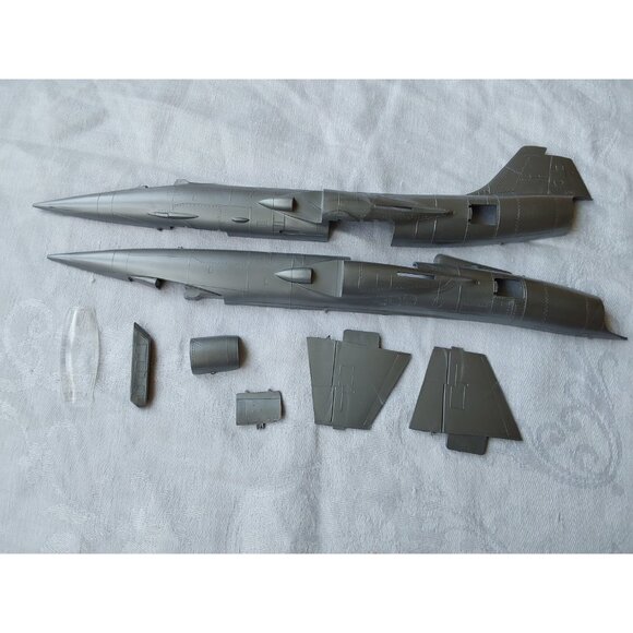 Vintage Hasegawa model kit 1:72 Lockheed F-104J Starfighter airplane 1970s Japan - Picture 3 of 10